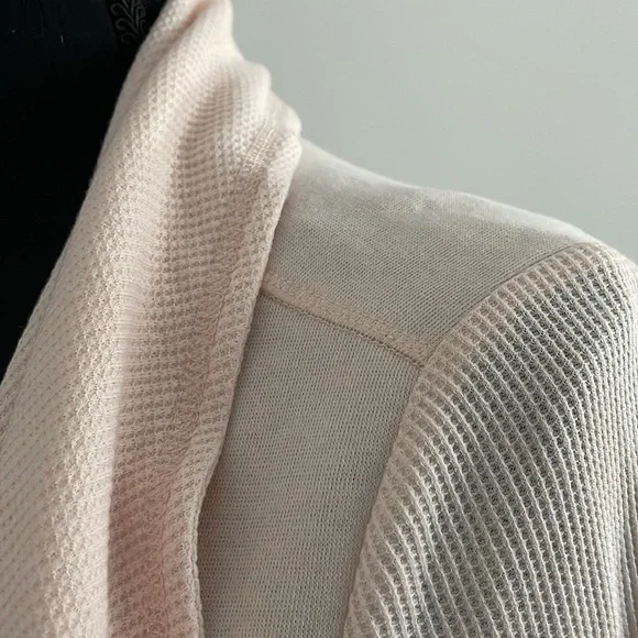 Donna Karan Drape Cardigan Shrug Size L
Pale Pink Oversized - Picture 9 of 10